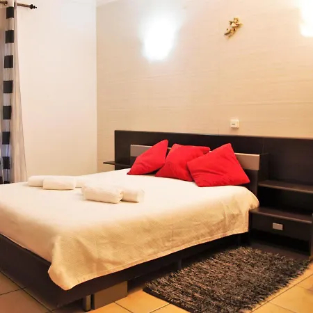 Apartamento Aqua-mar. A 200 Mts Da Praia Do Peneco *